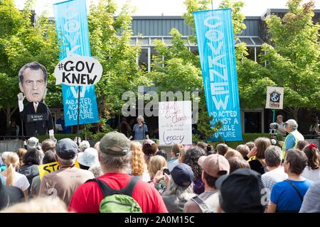 Un signe géant représentant le président Nixon à la grève du climat rassemblement à Eugene, Oregon, USA. Banque D'Images