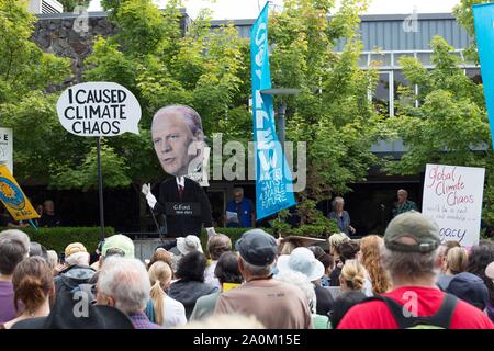 Un signe géant représentant le président Gerald Ford à la grève du climat rassemblement à Eugene, Oregon, USA. Banque D'Images