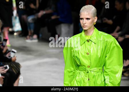 Milan, Italie. Sep 20, 2019. VERSACE SS20 de piste à Milan Fashion Week - Milan, Italie 20/09/2019 | Crédit dans le monde entier d'utilisation : dpa/Alamy Live News Banque D'Images