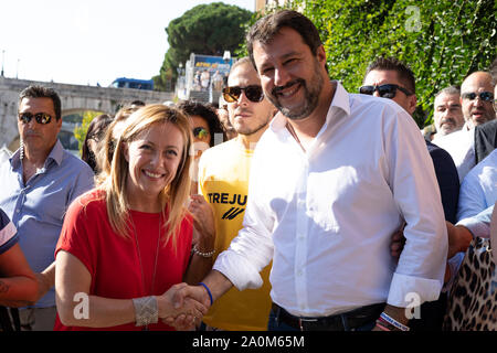 Rome, Italie. Sep 20, 2019. Le chef de la Ligue (Lega), Matteo Salvini et Giorgia Meloni, leader des frères de l'Italie (frères de l'Italie) partie au cours d'Atreju, 2019 une réunion des jeunes qui a lieu chaque année depuis 1998. L'édition 2019 place sur le Tibre toke Island. Credit : SOPA/Alamy Images Limited Live News Banque D'Images