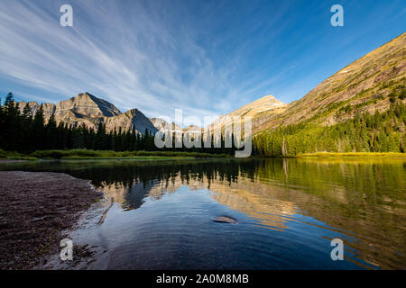 Réflexions du matin dans le lac Josephine Banque D'Images