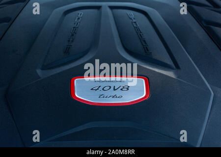 La Slovénie Ljubljana, 31 août 2019 - Le moteur de la Porsche Cayenne Turbo S Coupé 4 litres V8 turbo fabriqué à partir de Stuttgart au cours de test drive Banque D'Images