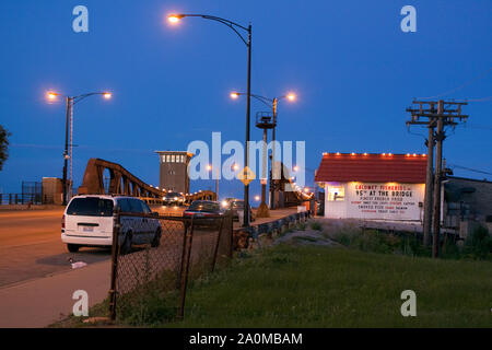 L'emblématique site de Calumet Fisheries à l'extrême sud de Chicago, à côté du pont-bascule de la 95th Street rendu célèbre par les Blues Brothers. Banque D'Images