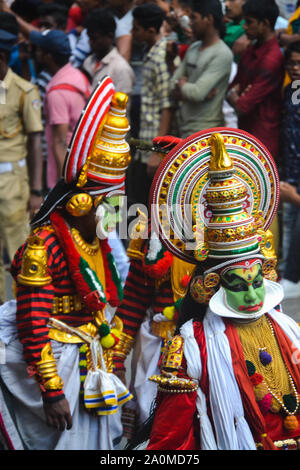 Artistes Kathakali à Onam procession, Kerala, Inde Banque D'Images