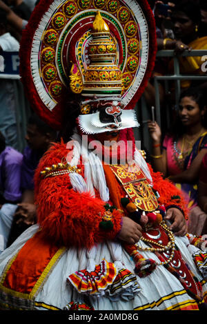 Kathakali artiste à Onam procession, Kerala, Inde Banque D'Images