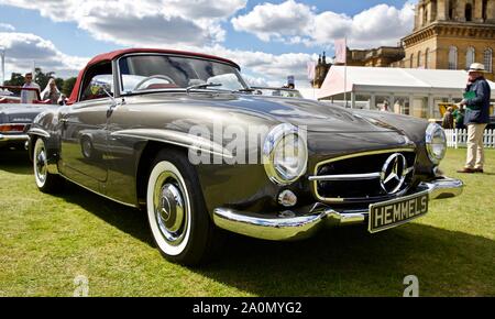 Mercedes-Benz 190SL 2019 au salon privé à Blenheim Palace, Oxfordshire Banque D'Images