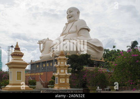 Pagode Vinh Trang. Statue de Bouddha souriant en pagode Vinh Trang. My Tho, Vietnam Banque D'Images