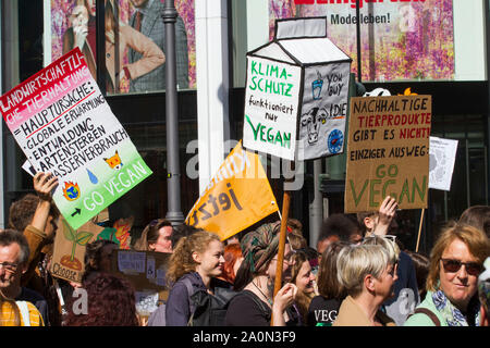 20 septembre 2019 - Cologne, Allemagne. Vendredi pour le climat futur grève. Journée mondiale d'action initiée par les jeunes appelant à un changement radical Banque D'Images