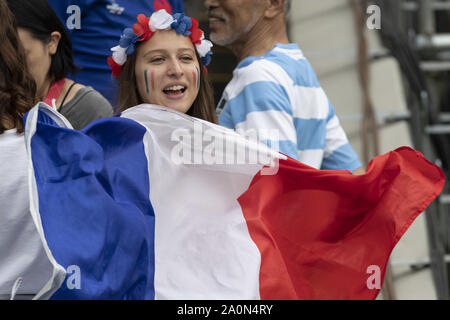 Tokyo, Japon. Sep 21, 2019. Un supporteur France cheers avant le démarrage de la Coupe du Monde de Rugby 2019 Bassin C match entre la France et l'Argentine au Stade de Tokyo. La France bat l'Argentine 23-21. Credit : Rodrigo Reyes Marin/ZUMA/Alamy Fil Live News Banque D'Images