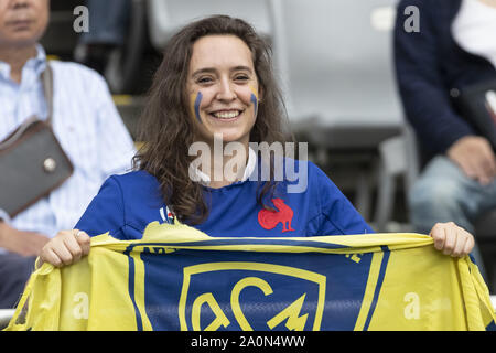 Tokyo, Japon. Sep 21, 2019. Un supporteur France cheers avant le démarrage de la Coupe du Monde de Rugby 2019 Bassin C match entre la France et l'Argentine au Stade de Tokyo. La France bat l'Argentine 23-21. Credit : Rodrigo Reyes Marin/ZUMA/Alamy Fil Live News Banque D'Images