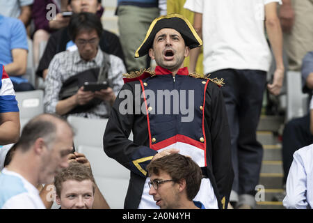 Tokyo, Japon. Sep 21, 2019. Un supporteur France cheers avant le démarrage de la Coupe du Monde de Rugby 2019 Bassin C match entre la France et l'Argentine au Stade de Tokyo. La France bat l'Argentine 23-21. Credit : Rodrigo Reyes Marin/ZUMA/Alamy Fil Live News Banque D'Images