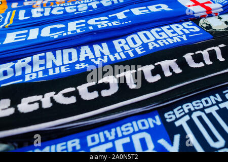 21 septembre 2019 ; King Power Stadium, Leicester, Midlands, Angleterre ; English Premier League Football, Leicester City contre Tottenham Hotspur ; Journée foulards en vente avant de kickoff - strictement usage éditorial uniquement. Pas d'utilisation non autorisée avec l'audio, vidéo, données, listes de luminaire, club ou la Ligue de logos ou services 'live'. En ligne De-match utilisation limitée à 120 images, aucune émulation. Aucune utilisation de pari, de jeux ou d'un club ou la ligue/dvd publications Banque D'Images