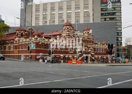 MELBOURNE, AUSTRALIE, en avril 2019, les gens de la Ville, Près de la baignoire Victoria Market Banque D'Images