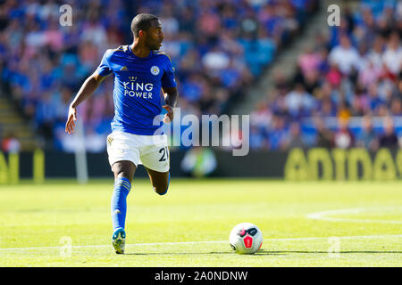 Leicester, Royaume-Uni. 21e Septembre, 2019. Premier League anglaise de football, Leicester City contre Tottenham Hotspur ; Ricardo Pereira de Leicester City sur la balle - strictement usage éditorial uniquement. Pas d'utilisation non autorisée avec l'audio, vidéo, données, listes de luminaire, club ou la Ligue de logos ou services 'live'. En ligne De-match utilisation limitée à 120 images, aucune émulation. Credit : Action Plus Sport Images/Alamy Live News Crédit : Action Plus de Sports/Alamy Live News Crédit : Action Plus de Sports/Alamy Live News Banque D'Images