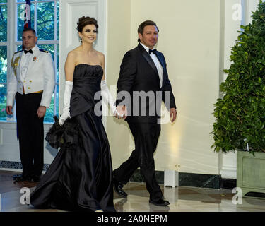 Le gouverneur de Floride Ronald DeSantis et Casey DeSantis arrivent pour le dîner d’État organisé par le président des États-Unis Donald J. Trump et la première dame Melania Trump en l’honneur du premier ministre australien Scott Morrison et de son épouse, Jenny Morrison, à la Maison Blanche à Washington, DC, le vendredi 20 septembre 2019. Photo de Ron Sachs/UPI Banque D'Images