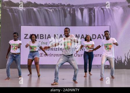 (190921) -- BEIJING, 21 septembre 2019 (Xinhua) -- Les artistes interprètes ou exécutants participent à la Journée nationale de Zambie cas de l'Exposition Horticole Internationale de Beijing à Beijing, capitale de la Chine, 21 septembre 2019. L'expo a tenu sa Journée nationale de Zambie, le samedi. (Photo de Liu Xinhua/Oriental Pearl grand) Banque D'Images