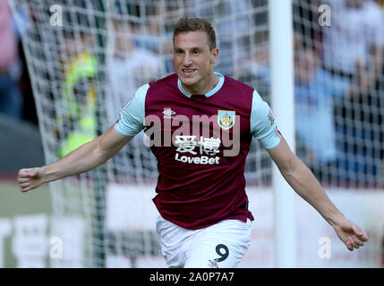 Burnley's Chris Wood fête marquant son premier but de côtés du jeu pendant le premier match de championnat à Turf Moor, Burnley. Banque D'Images