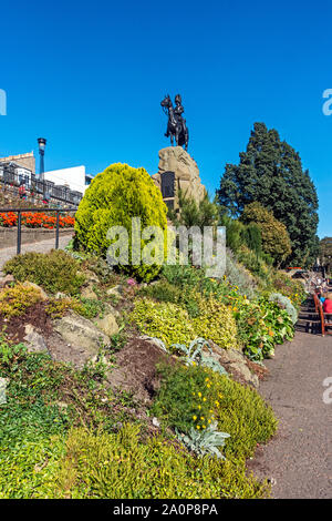 Le Royal Scots Greys monument situé sur Princes Street Gardens east Edinburgh Scotland UK Banque D'Images