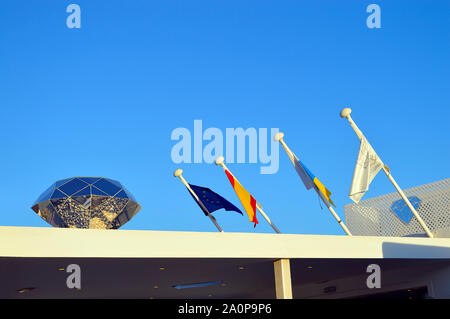 Diamond et les drapeaux sur le toit d'un bâtiment Banque D'Images