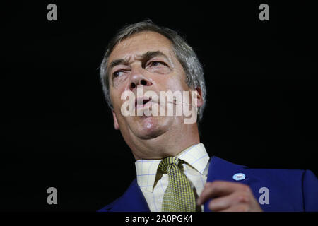 Newport, Pays de Galles, Royaume-Uni. Sep 21, 2019. Newport, Pays de Galles, Royaume-Uni, 21 septembre 2019. Nigel Farage, député européen pendant la partie Brexit Conférence au Théâtre de néon à Newport, Pays de Galles, une partie du tour d'événements d'un Brexit en Grande-Bretagne. Credit : Mark Hawkins/Alamy Live News Banque D'Images