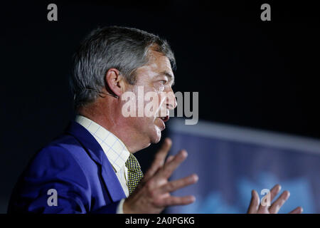 Newport, Pays de Galles, Royaume-Uni. Sep 21, 2019. Newport, Pays de Galles, Royaume-Uni, 21 septembre 2019. Nigel Farage, député européen pendant la partie Brexit Conférence au Théâtre de néon à Newport, Pays de Galles, une partie du tour d'événements d'un Brexit en Grande-Bretagne. Credit : Mark Hawkins/Alamy Live News Banque D'Images