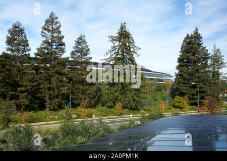 CUPERTINO, Californie, États-Unis - Nov 26th, 2018 : photo aérienne d'Apple nouveau bâtiment du campus Banque D'Images