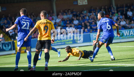 London UK 21 Septembre 2019 - Abu Agogo de Bristol Rovers scores leur premier but avec une tête plongeante au cours de la Sky Bet League un match de football entre l'AFC Wimbledon et Bristol Rovers au Cherry Red Records Stadium - usage éditorial uniquement. Pas de merchandising. Pour des images de football Premier League FA et restrictions s'appliquent inc. aucun internet/mobile l'usage sans licence FAPL - pour plus de détails contactez Football Dataco. Crédit photo : Simon Dack TPI / Alamy Live News Banque D'Images