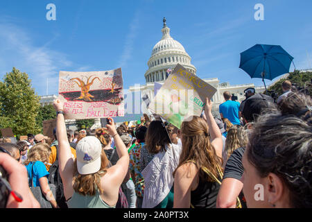 Les membres de la D.C. des jeunes pour le climat et d'autres grèves se sont réunies à la capitale américaine dans le cadre de la grève du climat mondial le 20 septembre 2019. T avant l'Ouest Banque D'Images