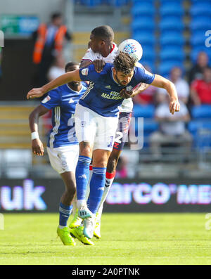 Cardiff, Wales, UK. 21 septembre 2019 ; Cardiff City Stadium, CaCardiff, Glamorgan, Pays de Galles ; English championnat de football, la ville de Cardiff contre Middlesbrough Football Club ; Callum Paterson de Cardiff City et Anfernee Dijksteel de Middlesbrough défi pour la balle - strictement usage éditorial uniquement. Pas d'utilisation non autorisée avec l'audio, vidéo, données, listes de luminaire, club ou la Ligue de logos ou services 'live'. En ligne De-match utilisation limitée à 120 images, aucune émulation. Aucune utilisation de pari, de jeux ou d'un club ou la ligue/player Crédit : publications Plus Sport Action Images/Alamy Live News Crédit : Action Plus S Banque D'Images