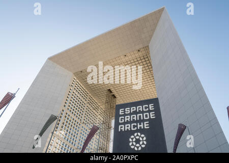 Paris, France - 02 septembre 2019 : La Grande Arche de La Défense dans le arrondissement de Paris en France Banque D'Images