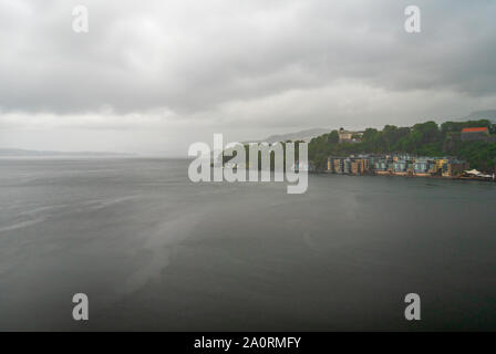 Port naturel de Bergen immergé dans la pluie en Norvège Banque D'Images