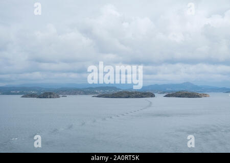 Petites îles à l'embouchure du port de Bergen, Norvège Banque D'Images