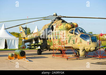 Joukovski, Russie - le 30 août 2019 : Mi-24P - Fédération de transports et de l'hélicoptère de combat de près. Air show MAKS-2019 Banque D'Images