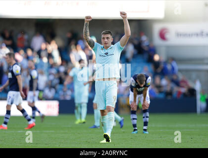 London, UK.21 Septembre 2019 ; London Bridge, Londres, Angleterre ; championnat de football anglais, Millwall Football Club contre Queens Park Rangers ; Jordanie Hugill de Queens Park Rangers célèbre après full time - utilisation éditoriale strictement seulement. Pas d'utilisation non autorisée avec l'audio, vidéo, données, listes de luminaire, club ou la Ligue de logos ou services 'live'. En ligne De-match utilisation limitée à 120 images, aucune émulation. Aucune utilisation de pari, de jeux ou d'un club ou la ligue/player Crédit : publications Plus Sport Action Images/Alamy Live News Banque D'Images