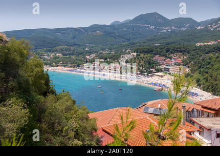 Belle vue sur la célèbre plage de Valtos, à Parga (Grèce) Banque D'Images