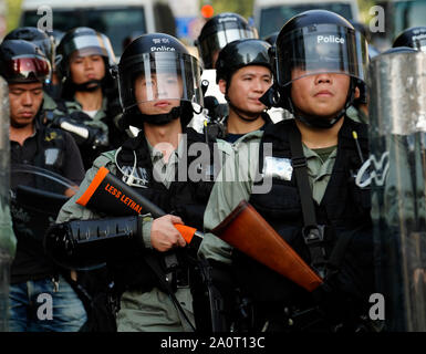 Tuen Mun, Hong Kong. 22 Sep, 2019. Démonstration de la démocratie Pro et mars à Tuen Mun à Hong Kong. Les manifestants qui protestaient contre le harcèlement par les sections de la communauté Pékin pro. Mars avait largement pacifique, plusieurs incidents violents avec la police à l'aide de gaz lacrymogènes. Plusieurs arrestations ont été effectuées. Sur la photo ; la police anti-émeute. Credit : Iain Masterton/Alamy Live News Banque D'Images