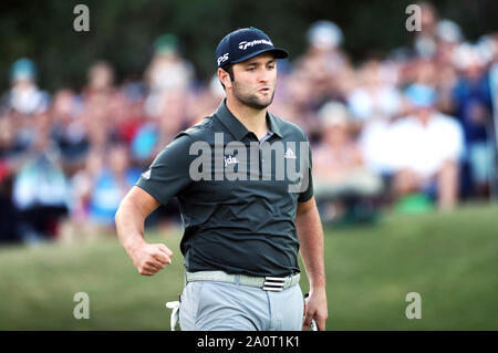 Jon l'Espagne célèbre les 18 Rahm pendant trois jours de la BMW PGA Championship à Wentworth Golf Club, Surrey. Banque D'Images