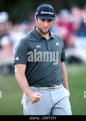 Jon l'Espagne célèbre les 18 Rahm pendant trois jours de la BMW PGA Championship à Wentworth Golf Club, Surrey. Banque D'Images