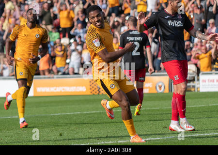 Newport, Royaume-Uni. Sep 21, 2019. Tristan Abraham de Newport comté célèbre après qu'il marque son 1er But de l'équipe une pénalité. L'EFL Skybet deux ligue de football, Newport county v Exeter city à Rodney Parade à Newport, Pays de Galles le samedi 21 septembre 2019. Cette image ne peut être utilisé qu'à des fins rédactionnelles. Usage éditorial uniquement, licence requise pour un usage commercial. Aucune utilisation de pari, de jeux ou d'un seul club/ligue/dvd publications.pic par Crédit : Andrew Orchard la photographie de sport/Alamy Live News Banque D'Images