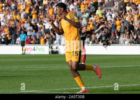 Newport, Royaume-Uni. Sep 21, 2019. Tristan Abraham de Newport comté célèbre après qu'il marque son 1er But de l'équipe une pénalité. L'EFL Skybet deux ligue de football, Newport county v Exeter city à Rodney Parade à Newport, Pays de Galles le samedi 21 septembre 2019. Cette image ne peut être utilisé qu'à des fins rédactionnelles. Usage éditorial uniquement, licence requise pour un usage commercial. Aucune utilisation de pari, de jeux ou d'un seul club/ligue/dvd publications.pic par Crédit : Andrew Orchard la photographie de sport/Alamy Live News Banque D'Images