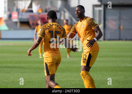 Newport, Royaume-Uni. Sep 21, 2019. Tristan Abraham de Newport county (15) célèbre après qu'il marque son 1er But de l'équipe une pénalité. L'EFL Skybet deux ligue de football, Newport county v Exeter city à Rodney Parade à Newport, Pays de Galles le samedi 21 septembre 2019. Cette image ne peut être utilisé qu'à des fins rédactionnelles. Usage éditorial uniquement, licence requise pour un usage commercial. Aucune utilisation de pari, de jeux ou d'un seul club/ligue/dvd publications.pic par Crédit : Andrew Orchard la photographie de sport/Alamy Live News Banque D'Images