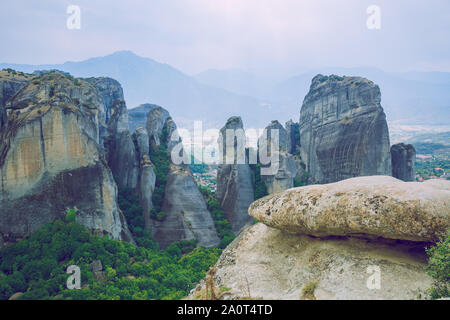 Les météores de la ville, République grecque. Grandes montagnes et des lieux de culte et sanctuaires. 12. Septembre 2019. Photos de voyage. Banque D'Images