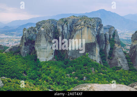 Les météores de la ville, République grecque. Grandes montagnes et des lieux de culte et sanctuaires. 12. Septembre 2019. Photos de voyage. Banque D'Images