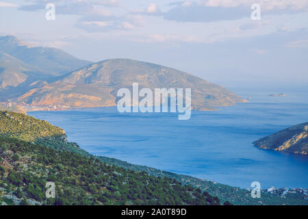 Ville Athènes, République grecque. Montagnes et de l'eau, bleu de la mer. 13. Septembre 2019. Photos de voyage. Banque D'Images