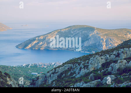 Ville Athènes, République grecque. Montagnes et de l'eau, bleu de la mer. 13. Septembre 2019. Photos de voyage. Banque D'Images