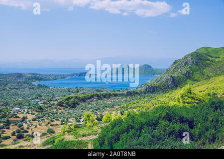 Ville Athènes, République grecque. Montagnes et de l'eau, bleu de la mer. 13. Septembre 2019. Photos de voyage. Banque D'Images