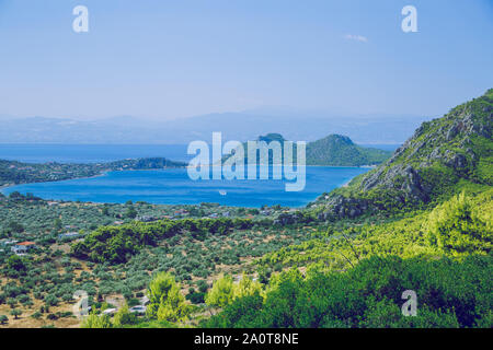 Ville Athènes, République grecque. Montagnes et de l'eau, bleu de la mer. 13. Septembre 2019. Photos de voyage. Banque D'Images