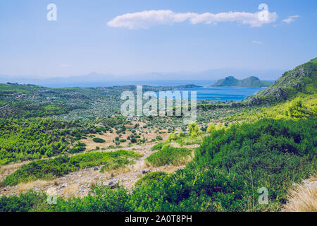 Ville Athènes, République grecque. Montagnes et de l'eau, bleu de la mer. 13. Septembre 2019. Photos de voyage. Banque D'Images