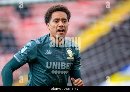 15 septembre 2019, Oakwell, Barnsley, Angleterre ; Sky Bet Championship Football, Barnsley vs Leeds United ; Credit : Craig Milner/News Images images Ligue de football anglais sont soumis à licence DataCo Banque D'Images