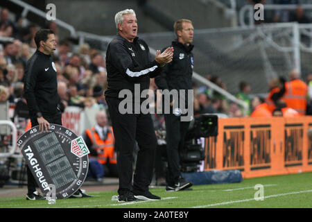 Newcastle, Royaume-Uni. Sep 21, 2019. Newcastle United manager Steve Bruce au cours de la Premier League match entre Newcastle United et Brighton and Hove Albion à St James Park, Newcastle Le samedi 21 septembre 2019. (Crédit : Steven Hadlow | MI News) photographie peut uniquement être utilisé pour les journaux et/ou magazines fins éditoriales, licence requise pour l'usage commercial Crédit : MI News & Sport /Alamy Live News Banque D'Images